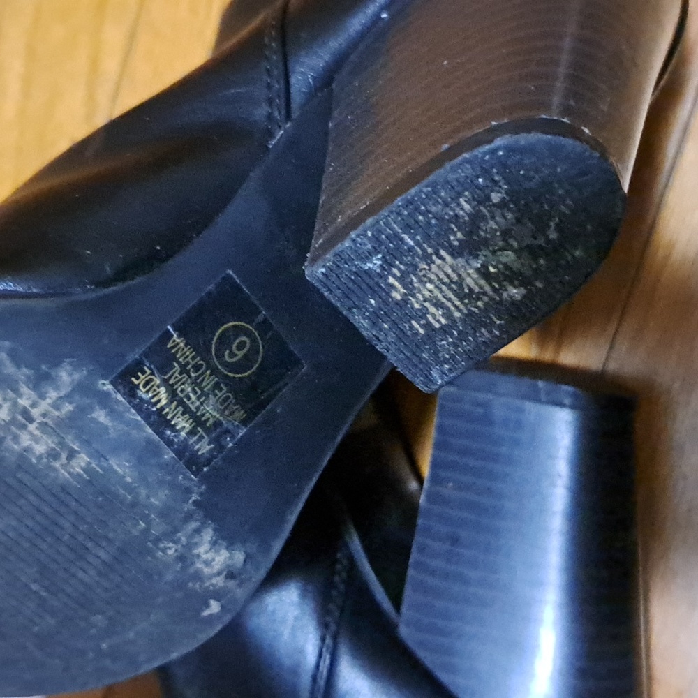 Heart in D black leather heel boots good used condition - Picture 6 of 6